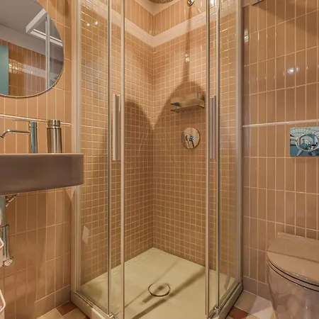 Ref 2084 - Center With A Balcony To Rent شقة *